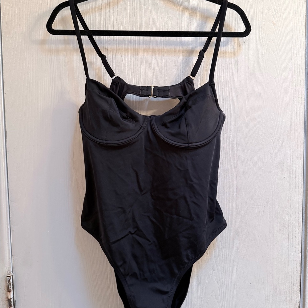 Victoria’s Secret Swimsuit Size:XL